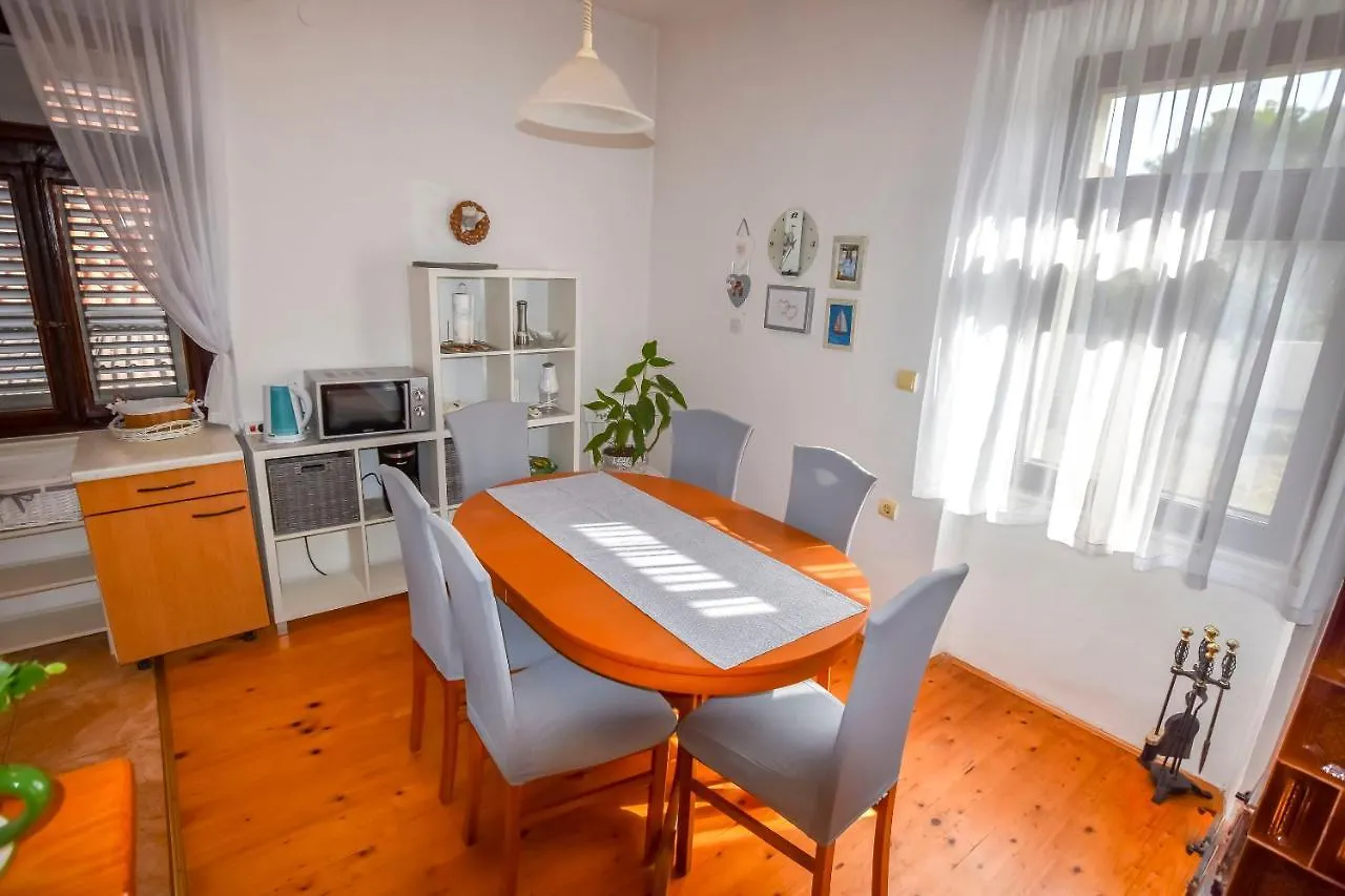 Vila House Panula Mali Iž