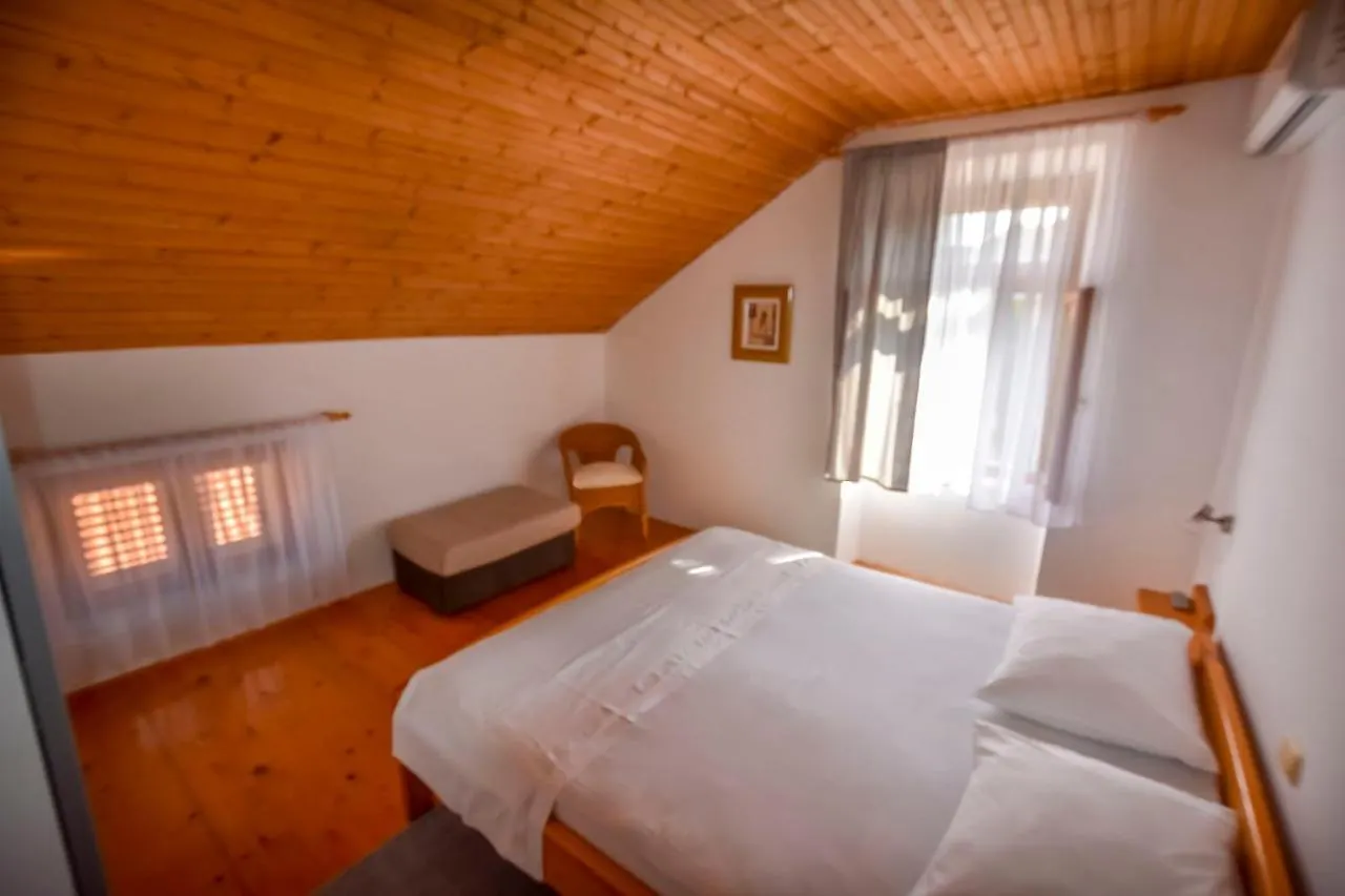 House Panula Villa Mali Iz Holiday home